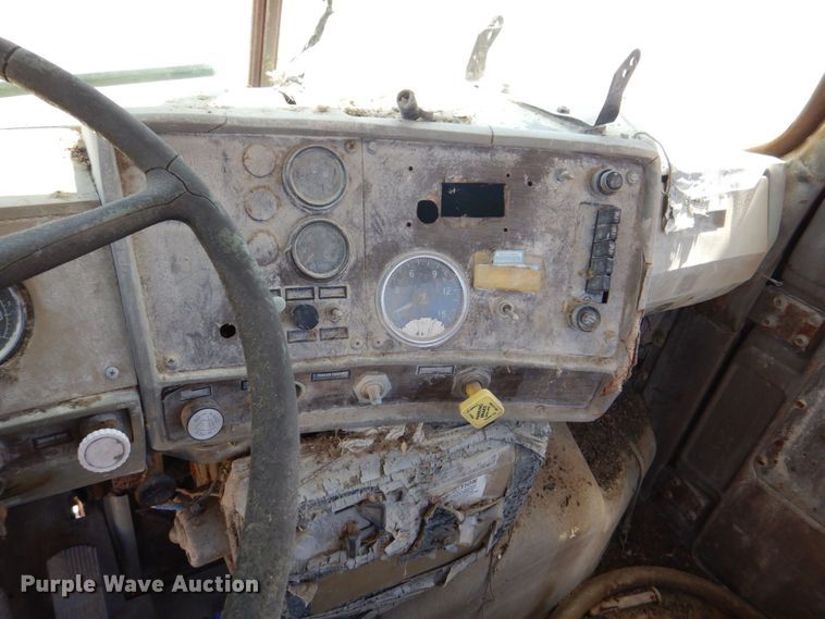 image for item DS8064 1972 Mack DM600  truck cab and chassis with auxiliary power unit