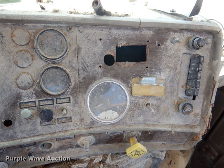 image for item DS8064 1972 Mack DM600  truck cab and chassis with auxiliary power unit