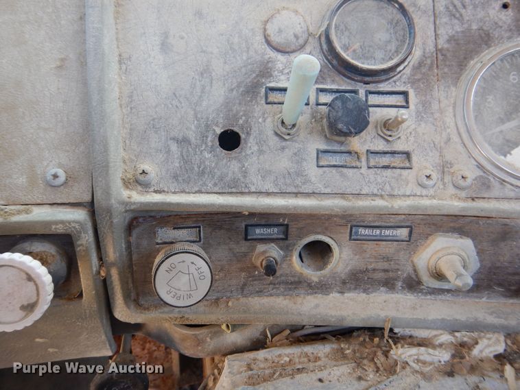 image for item DS8064 1972 Mack DM600  truck cab and chassis with auxiliary power unit