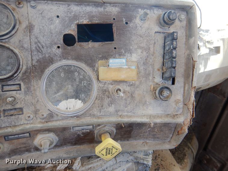 image for item DS8064 1972 Mack DM600  truck cab and chassis with auxiliary power unit