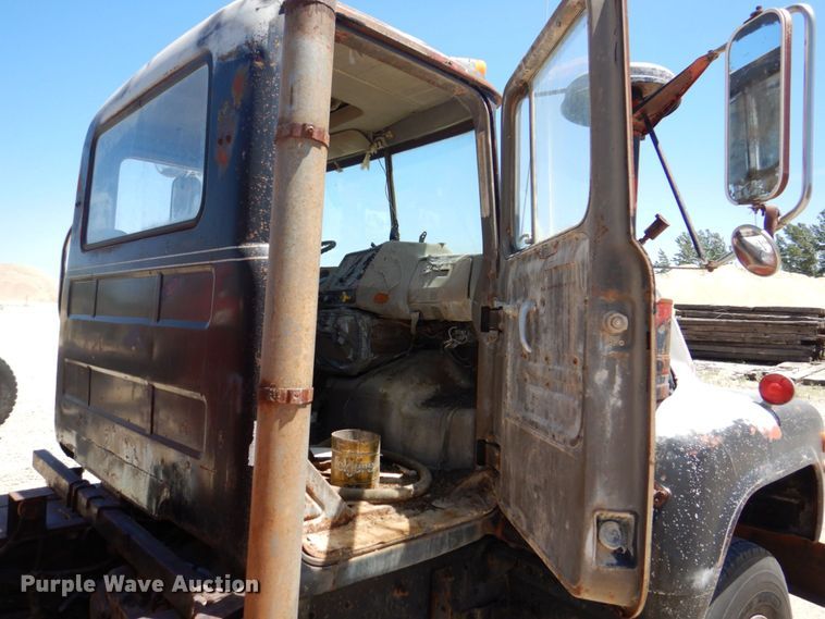 image for item DS8064 1972 Mack DM600  truck cab and chassis with auxiliary power unit