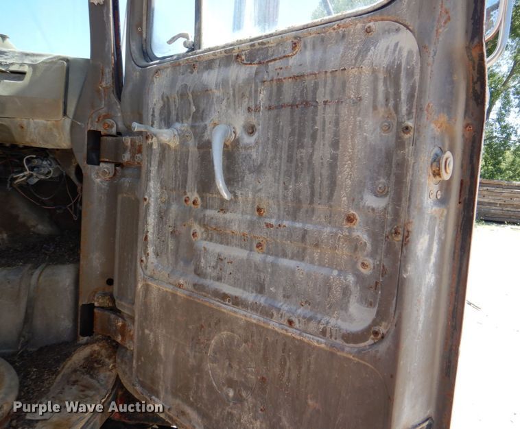 image for item DS8064 1972 Mack DM600  truck cab and chassis with auxiliary power unit