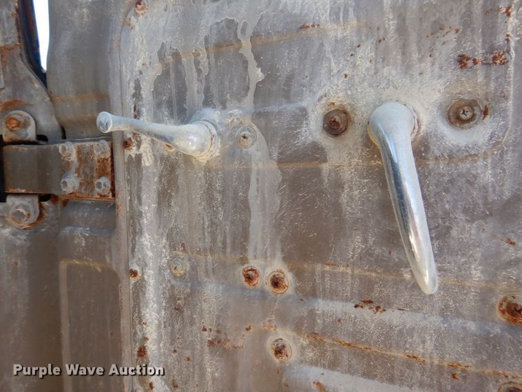 image for item DS8064 1972 Mack DM600  truck cab and chassis with auxiliary power unit