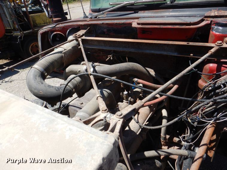 image for item DS8064 1972 Mack DM600  truck cab and chassis with auxiliary power unit