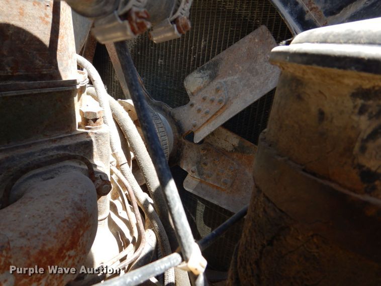 image for item DS8064 1972 Mack DM600  truck cab and chassis with auxiliary power unit