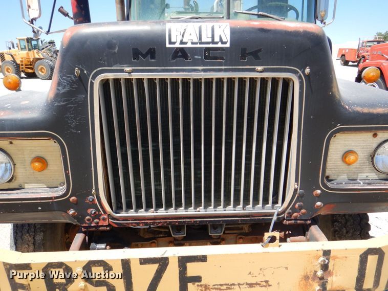 image for item DS8064 1972 Mack DM600  truck cab and chassis with auxiliary power unit