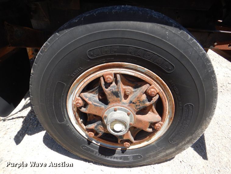 image for item DS8064 1972 Mack DM600  truck cab and chassis with auxiliary power unit