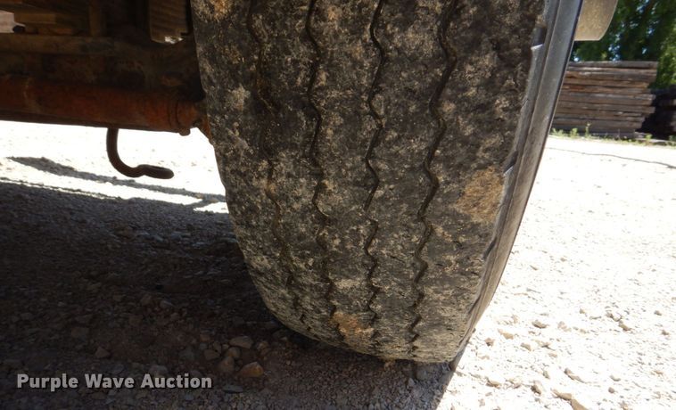 image for item DS8064 1972 Mack DM600  truck cab and chassis with auxiliary power unit