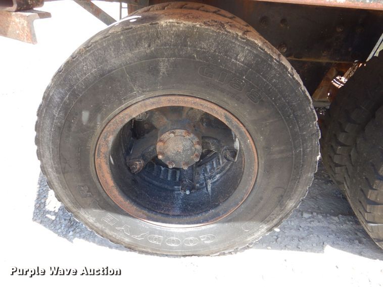 image for item DS8064 1972 Mack DM600  truck cab and chassis with auxiliary power unit