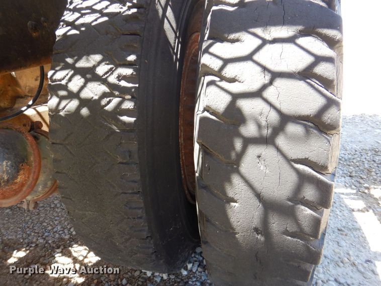 image for item DS8064 1972 Mack DM600  truck cab and chassis with auxiliary power unit