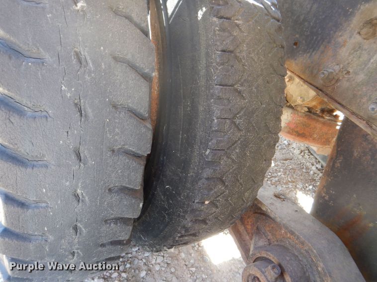 image for item DS8064 1972 Mack DM600  truck cab and chassis with auxiliary power unit