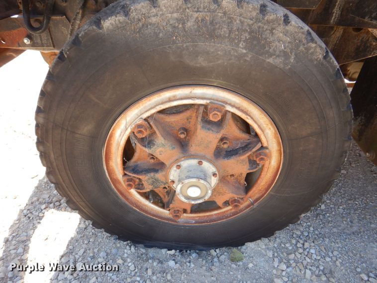 image for item DS8064 1972 Mack DM600  truck cab and chassis with auxiliary power unit