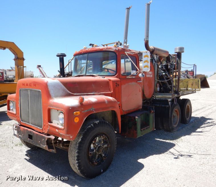 image for item DS8065 1971 Mack R685ST  truck cab and chassis with auxiliary power unit