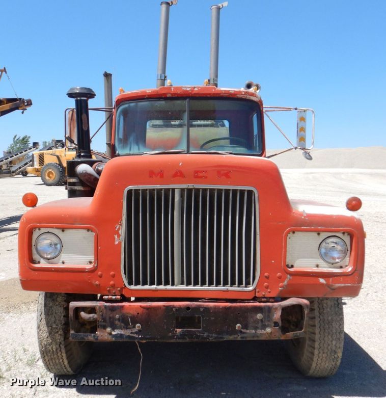 image for item DS8065 1971 Mack R685ST  truck cab and chassis with auxiliary power unit