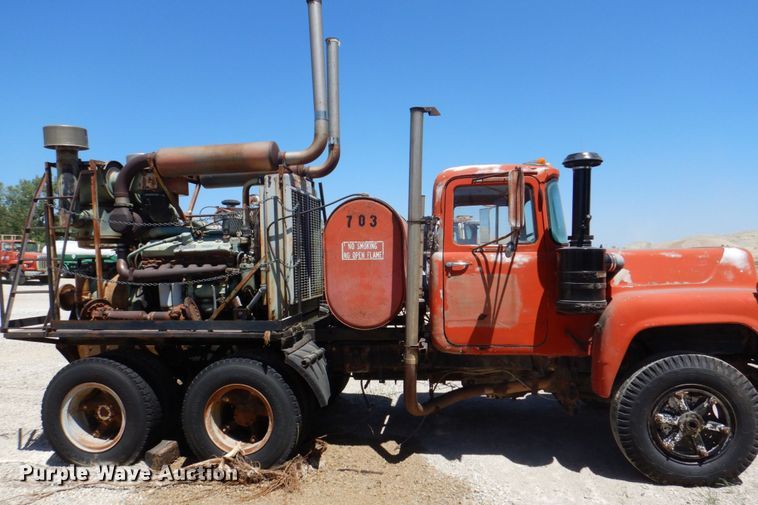 image for item DS8065 1971 Mack R685ST  truck cab and chassis with auxiliary power unit