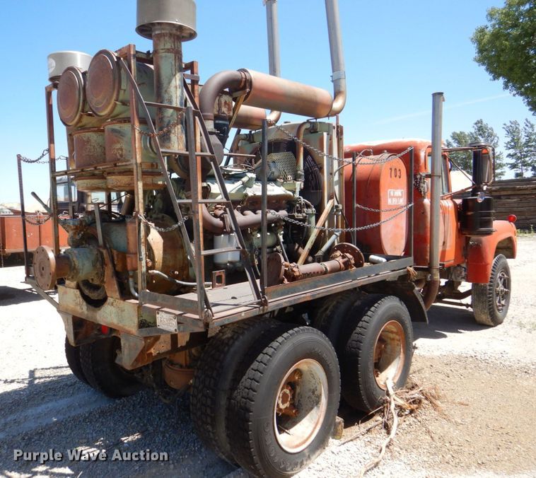 image for item DS8065 1971 Mack R685ST  truck cab and chassis with auxiliary power unit