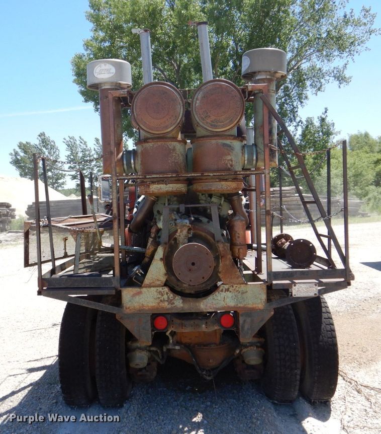 image for item DS8065 1971 Mack R685ST  truck cab and chassis with auxiliary power unit