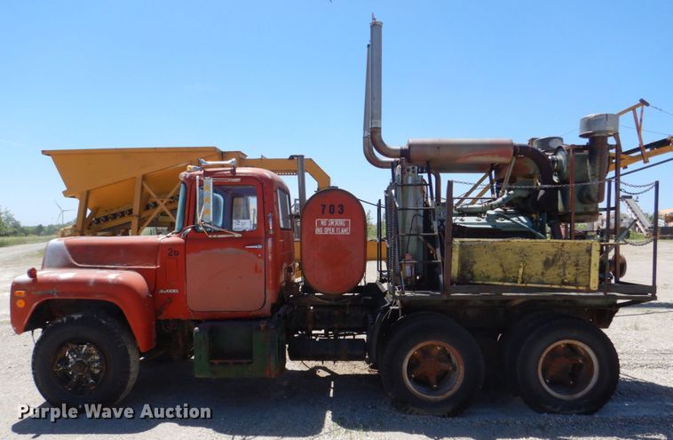 image for item DS8065 1971 Mack R685ST  truck cab and chassis with auxiliary power unit