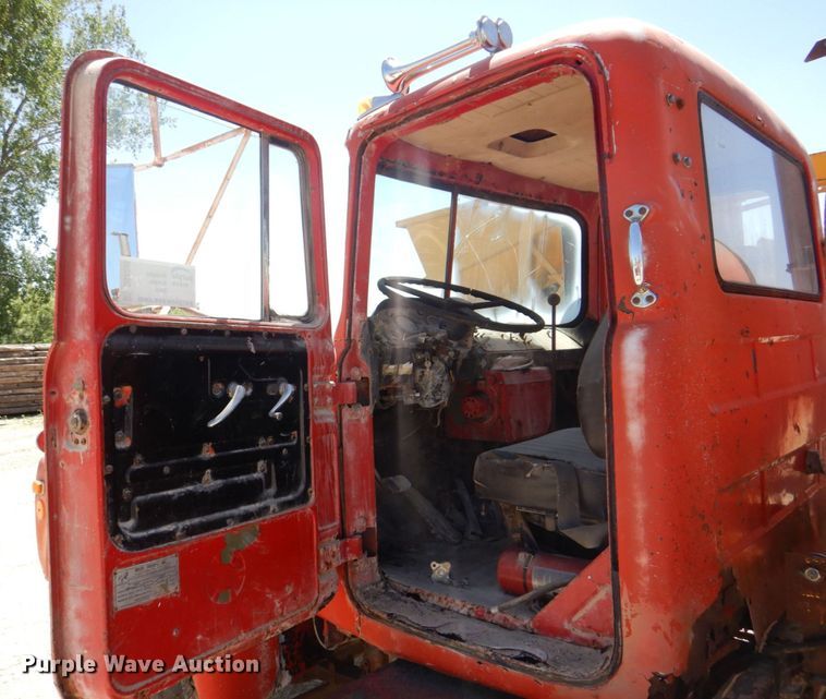 image for item DS8065 1971 Mack R685ST  truck cab and chassis with auxiliary power unit