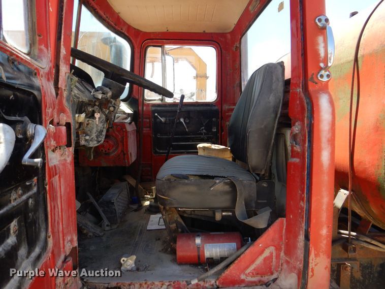 image for item DS8065 1971 Mack R685ST  truck cab and chassis with auxiliary power unit