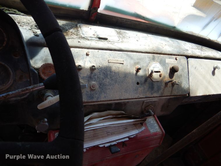 image for item DS8065 1971 Mack R685ST  truck cab and chassis with auxiliary power unit