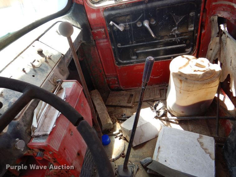 image for item DS8065 1971 Mack R685ST  truck cab and chassis with auxiliary power unit