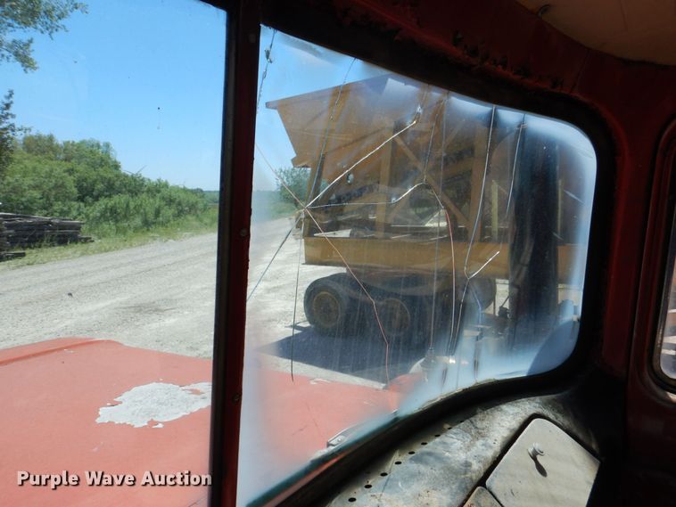 image for item DS8065 1971 Mack R685ST  truck cab and chassis with auxiliary power unit