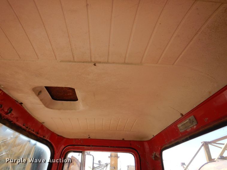 image for item DS8065 1971 Mack R685ST  truck cab and chassis with auxiliary power unit