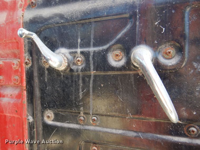 image for item DS8065 1971 Mack R685ST  truck cab and chassis with auxiliary power unit