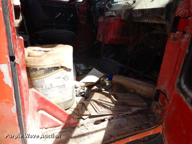 image for item DS8065 1971 Mack R685ST  truck cab and chassis with auxiliary power unit