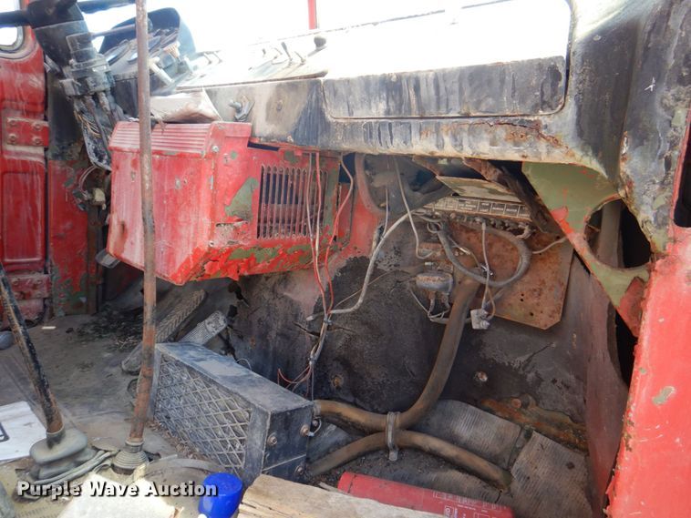 image for item DS8065 1971 Mack R685ST  truck cab and chassis with auxiliary power unit