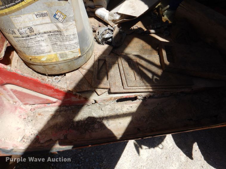 image for item DS8065 1971 Mack R685ST  truck cab and chassis with auxiliary power unit