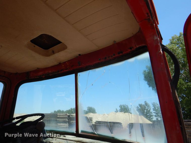 image for item DS8065 1971 Mack R685ST  truck cab and chassis with auxiliary power unit