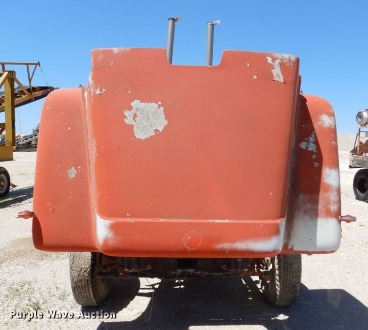 image for item DS8065 1971 Mack R685ST  truck cab and chassis with auxiliary power unit