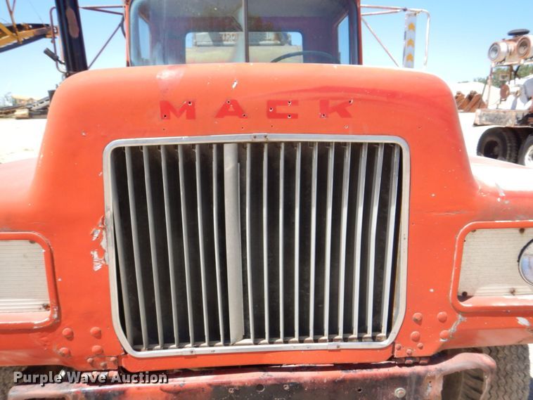 image for item DS8065 1971 Mack R685ST  truck cab and chassis with auxiliary power unit