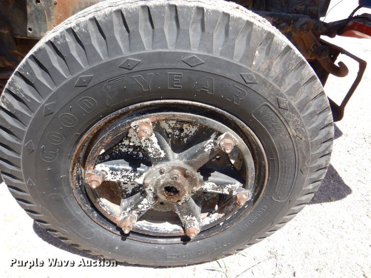 image for item DS8065 1971 Mack R685ST  truck cab and chassis with auxiliary power unit