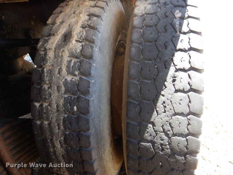 image for item DS8065 1971 Mack R685ST  truck cab and chassis with auxiliary power unit