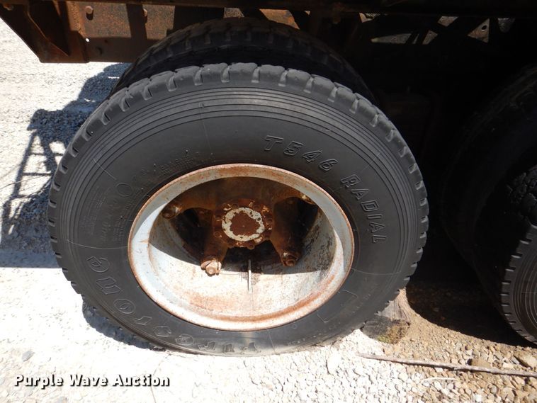 image for item DS8065 1971 Mack R685ST  truck cab and chassis with auxiliary power unit