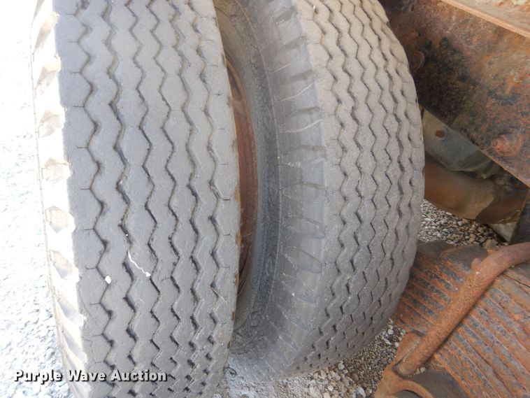 image for item DS8065 1971 Mack R685ST  truck cab and chassis with auxiliary power unit