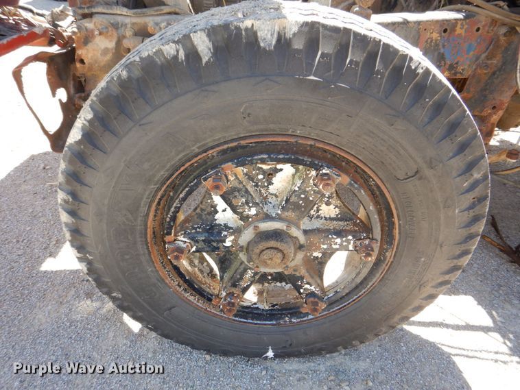 image for item DS8065 1971 Mack R685ST  truck cab and chassis with auxiliary power unit