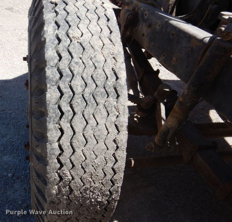 image for item DS8065 1971 Mack R685ST  truck cab and chassis with auxiliary power unit