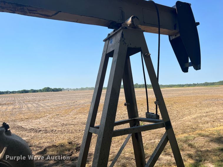 image for item HL9177 Cabot 40D  pump jack