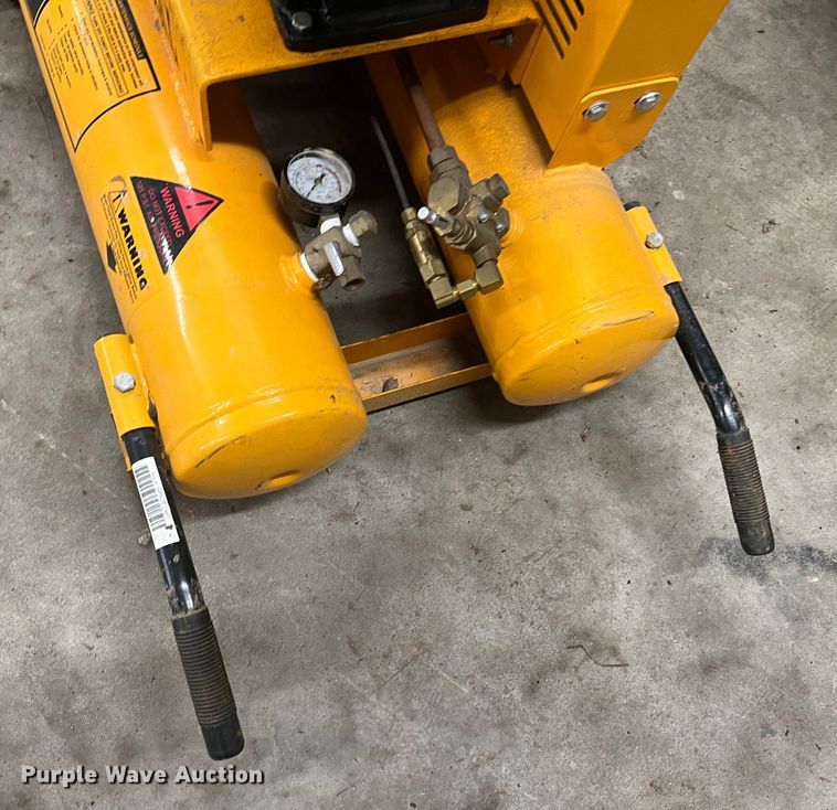 image for item HL9207 Titan  air compressor