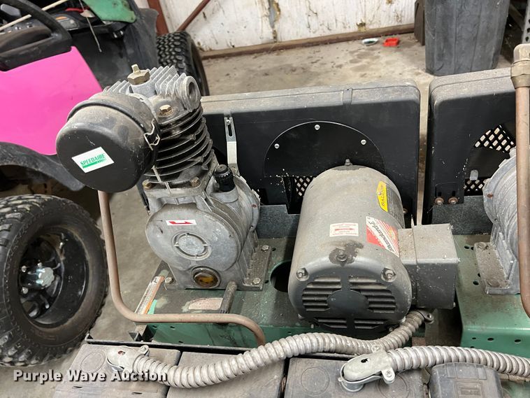 image for item HL9207 Titan  air compressor