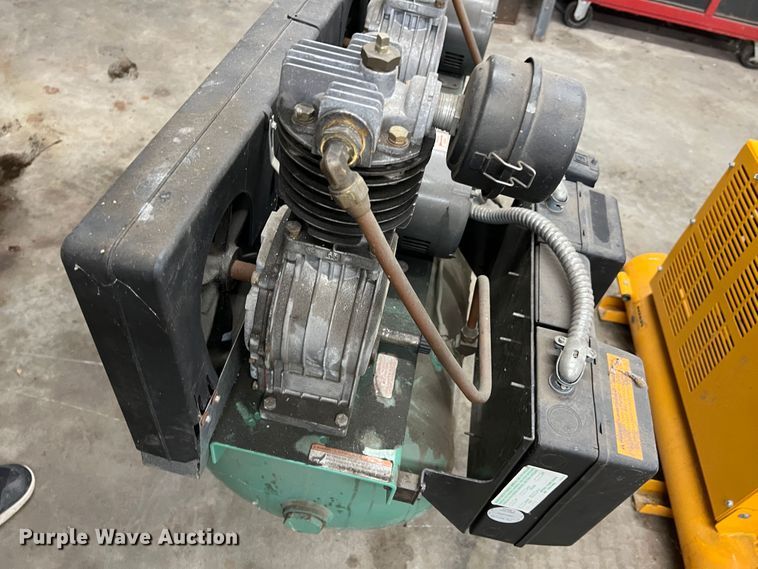 image for item HL9207 Titan  air compressor