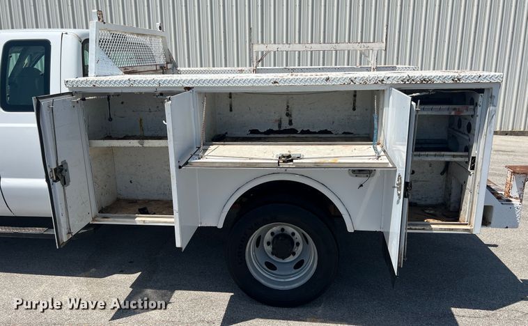 image for item HL9211 2004 Ford F550  SuperCab utility / service truck