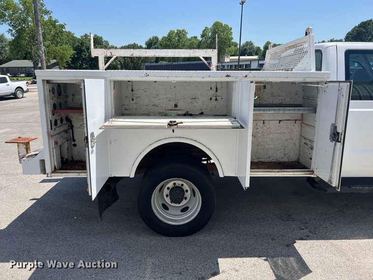 image for item HL9211 2004 Ford F550  SuperCab utility / service truck