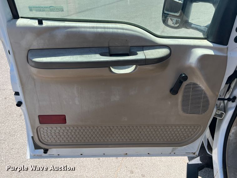 image for item HL9211 2004 Ford F550  SuperCab utility / service truck