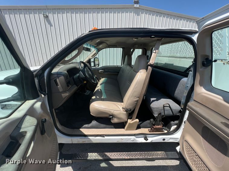 image for item HL9211 2004 Ford F550  SuperCab utility / service truck