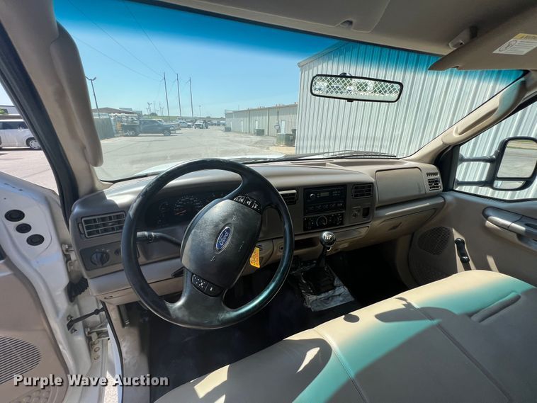 image for item HL9211 2004 Ford F550  SuperCab utility / service truck